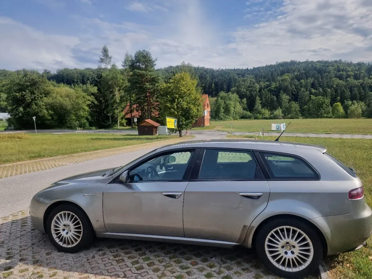 Alfa Romeo 159 2006 photo 3