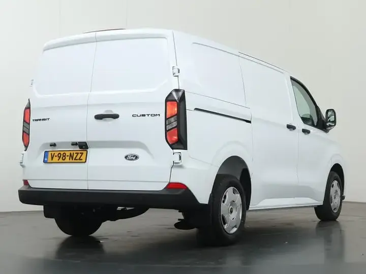 Ford Transit Custom 2024 photo 2