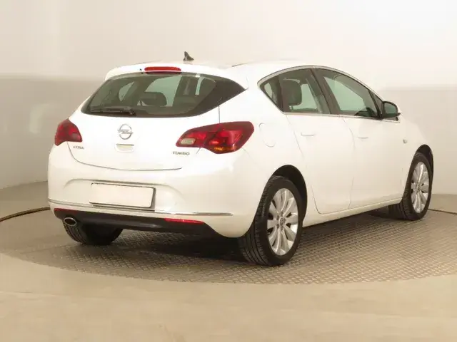 Opel Astra 2015 photo 4