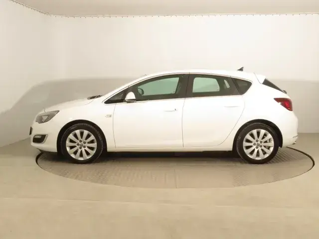 Opel Astra 2015 photo 2