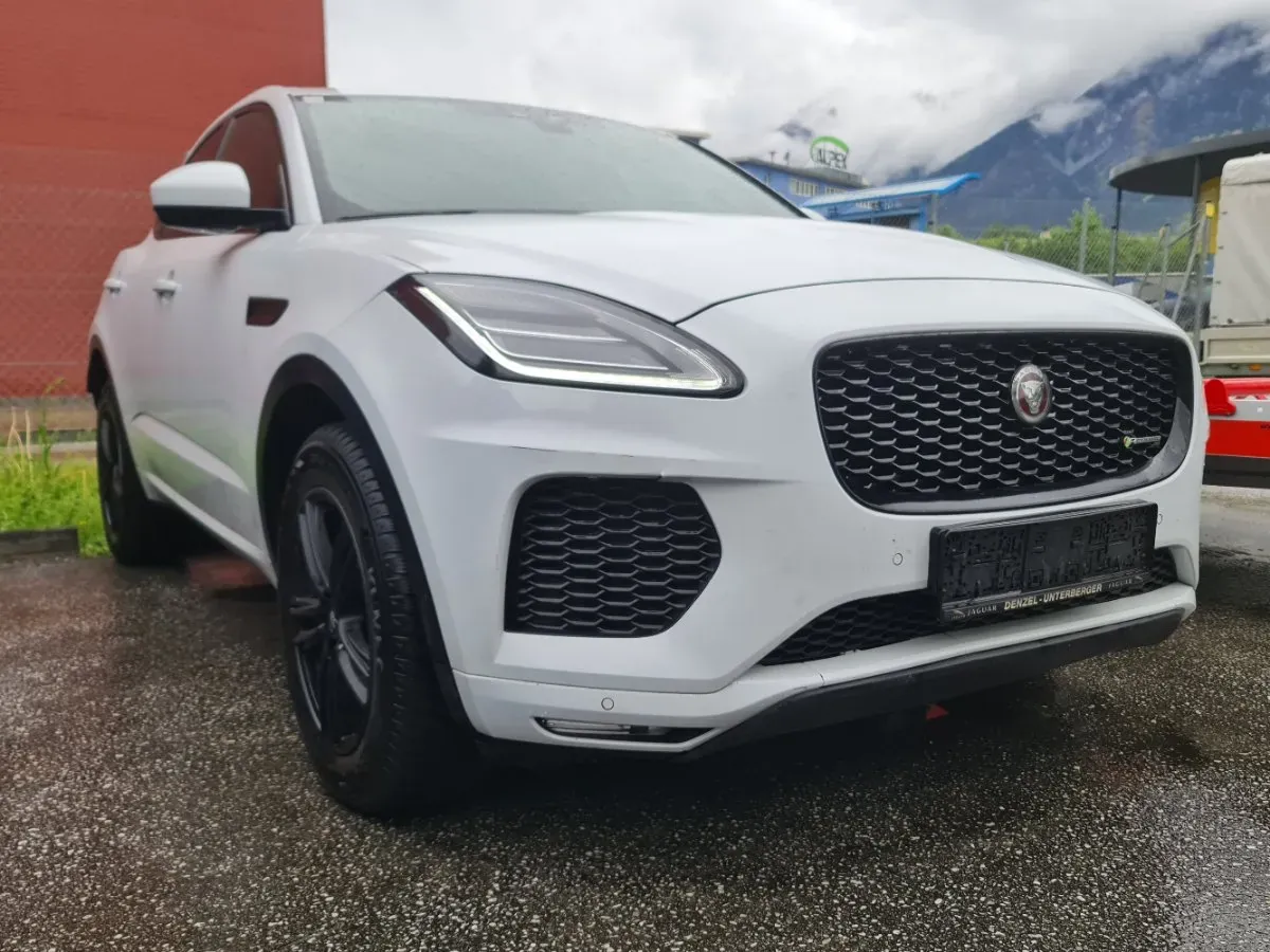 Jaguar E-Pace 2018 photo 2