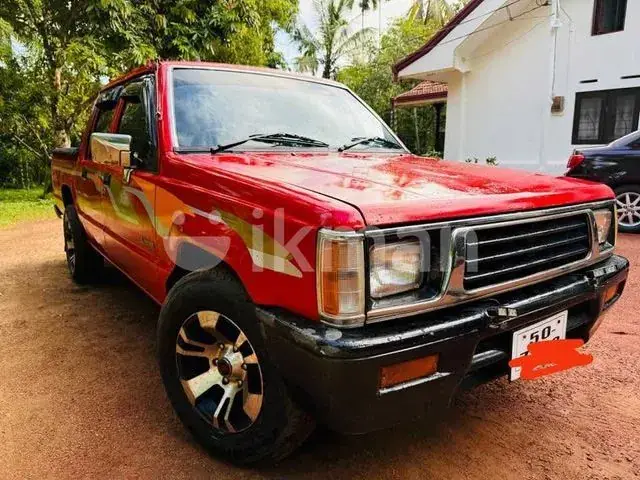 Mitsubishi L200 1988 photo 2