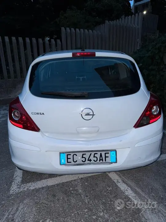 Opel Corsa 2010 photo 2