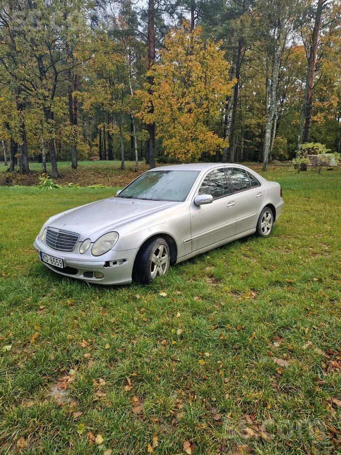 Mercedes-Benz E220 2003 photo 4