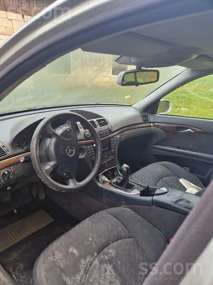 Mercedes-Benz E220 2003 photo 5
