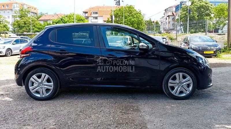 Peugeot 208 2019 photo 2