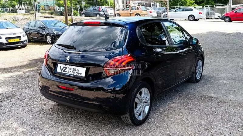 Peugeot 208 2019 photo 3