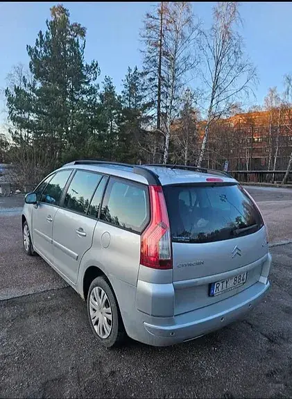 Citroen Grand C4 Picasso 2010 photo 2