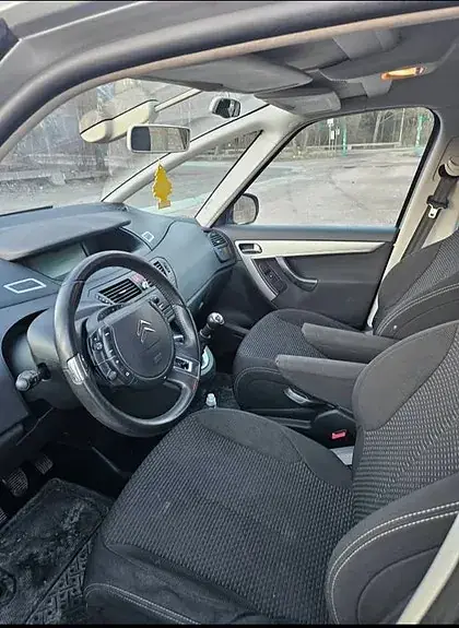 Citroen Grand C4 Picasso 2010 photo 3