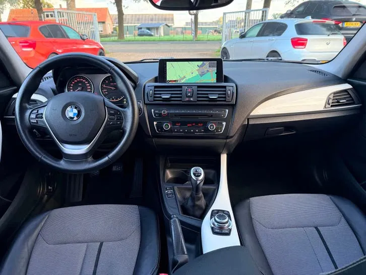 BMW 1 Series 2011 photo 2