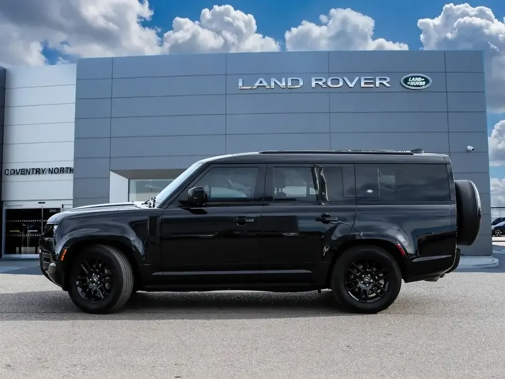 Land Rover Defender 2024 photo 2