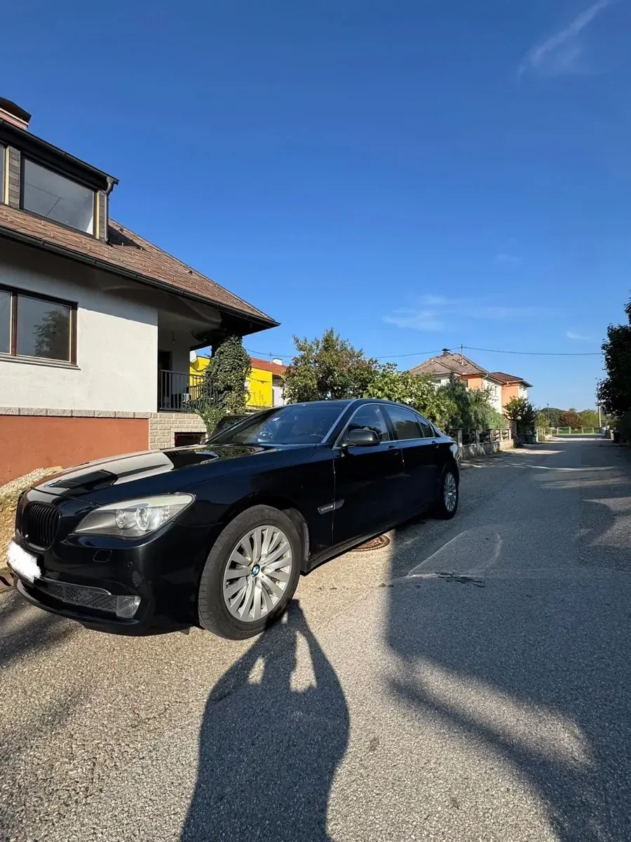BMW 750Li 2010 photo 2