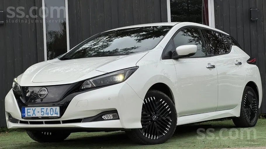Nissan Leaf 2023 photo 2