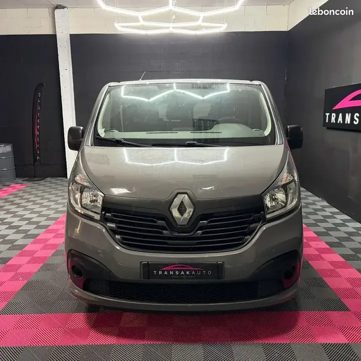 Renault Trafic 2015 photo 2