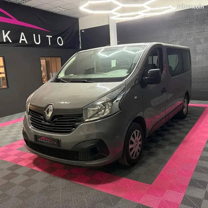 Renault Trafic 2015 photo 3