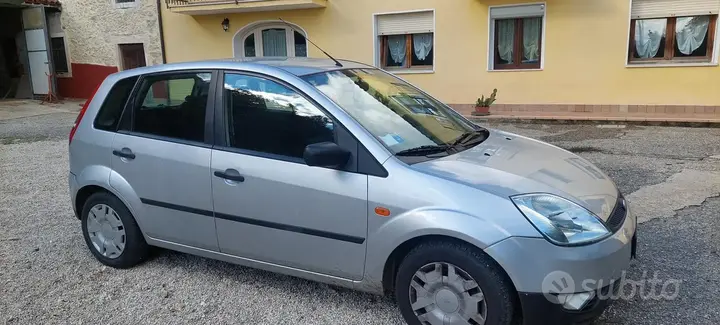 Ford Fiesta 2004 photo 2