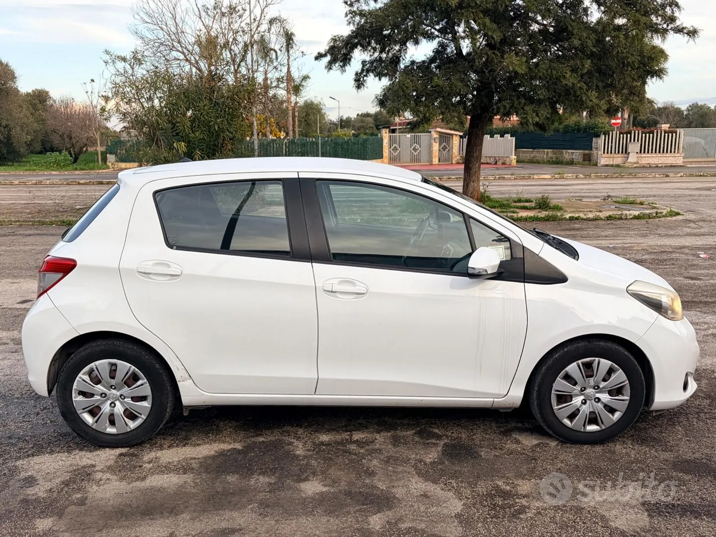 Toyota Yaris 2013 photo 4