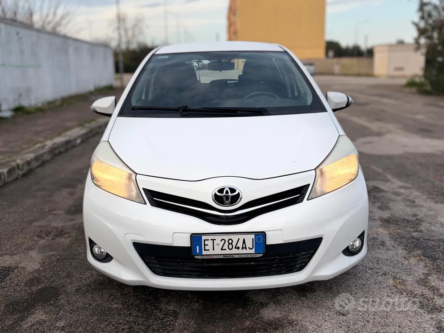 Toyota Yaris 2013 photo 2