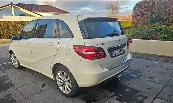 Mercedes-Benz B250 2016 photo 2