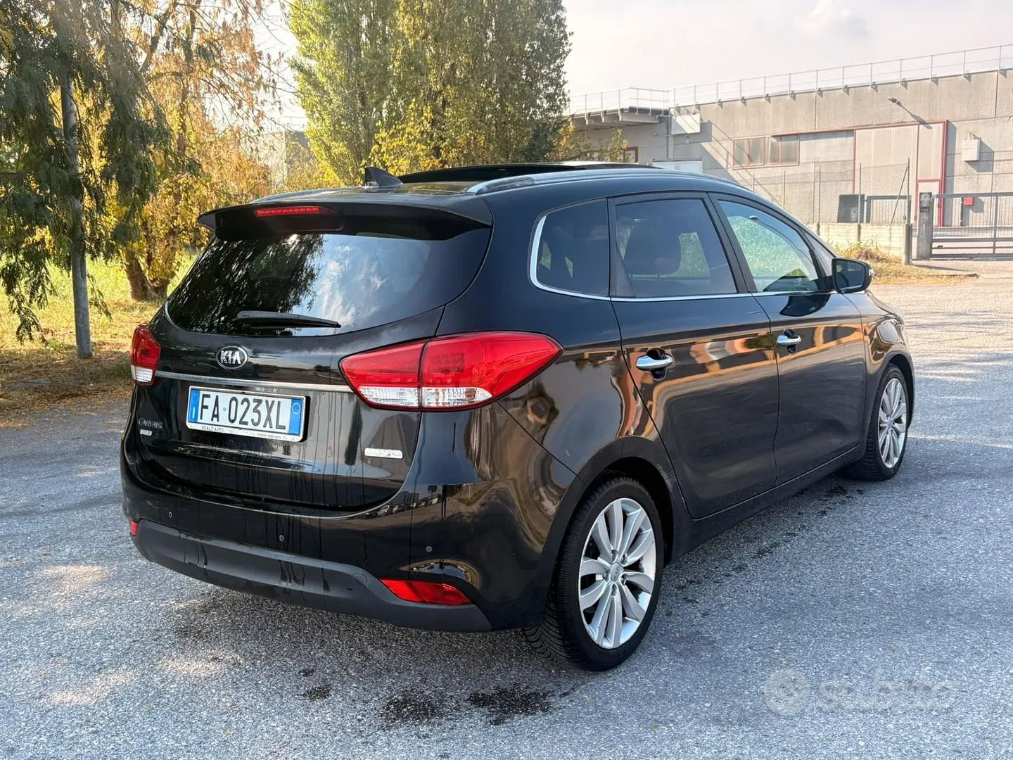 Kia Carens 2015 photo 4