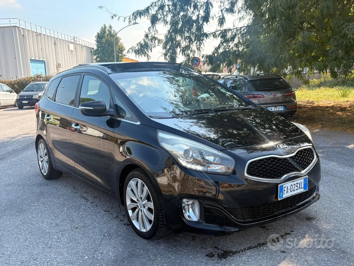 Kia Carens 2015 photo 3