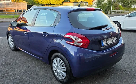 Peugeot 208 2012 photo 3