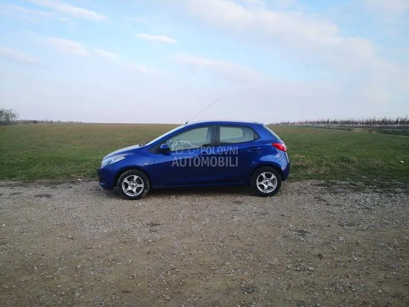 Mazda 2 2008 photo 2