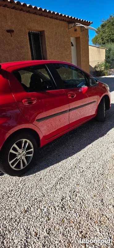 Toyota Yaris 2015 photo 3