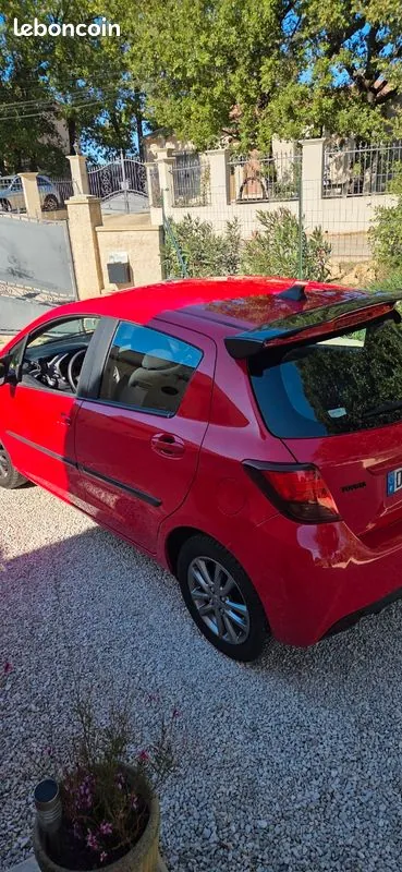 Toyota Yaris 2015 photo 2