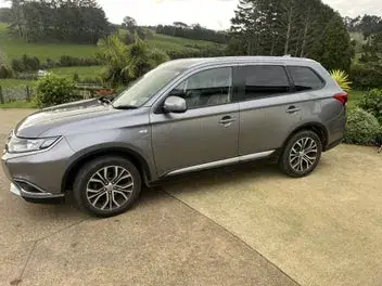 Mitsubishi Outlander 2017 photo 2