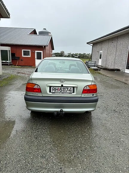 Toyota Avensis 1999 photo 4