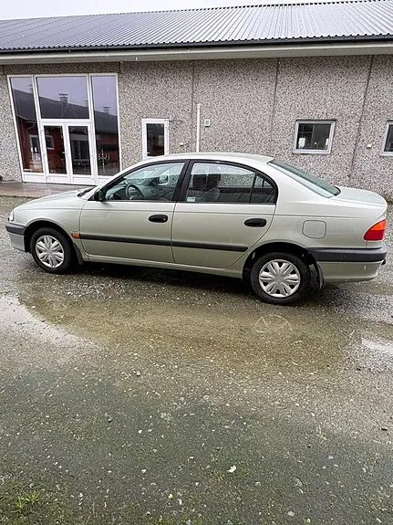 Toyota Avensis 1999 photo 3