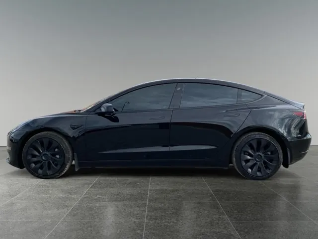 Tesla Model 3 2023 photo 2