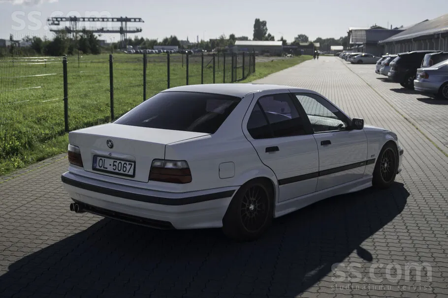 BMW 318 1995 photo 3