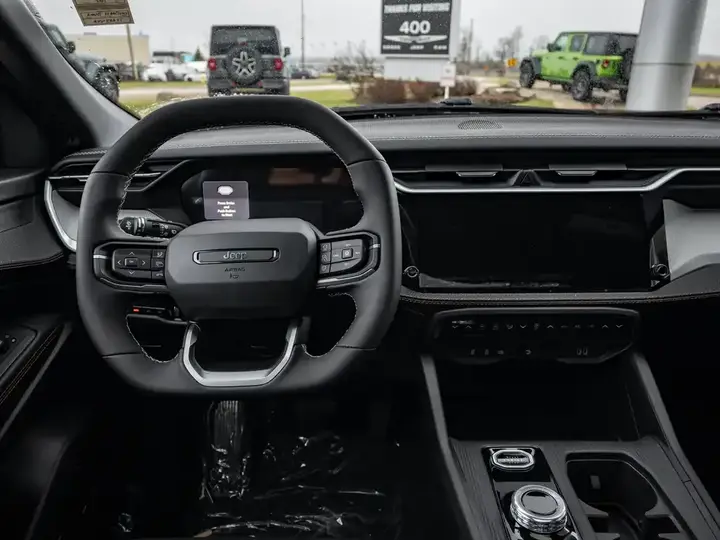 Jeep Cherokee 2026 photo 3