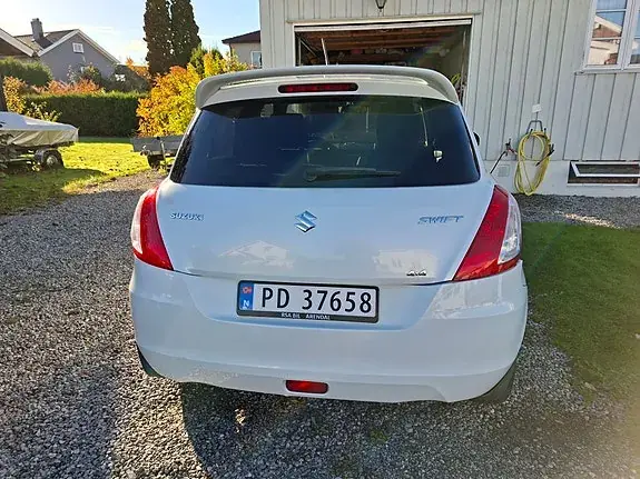 Suzuki Swift 2011 photo 3