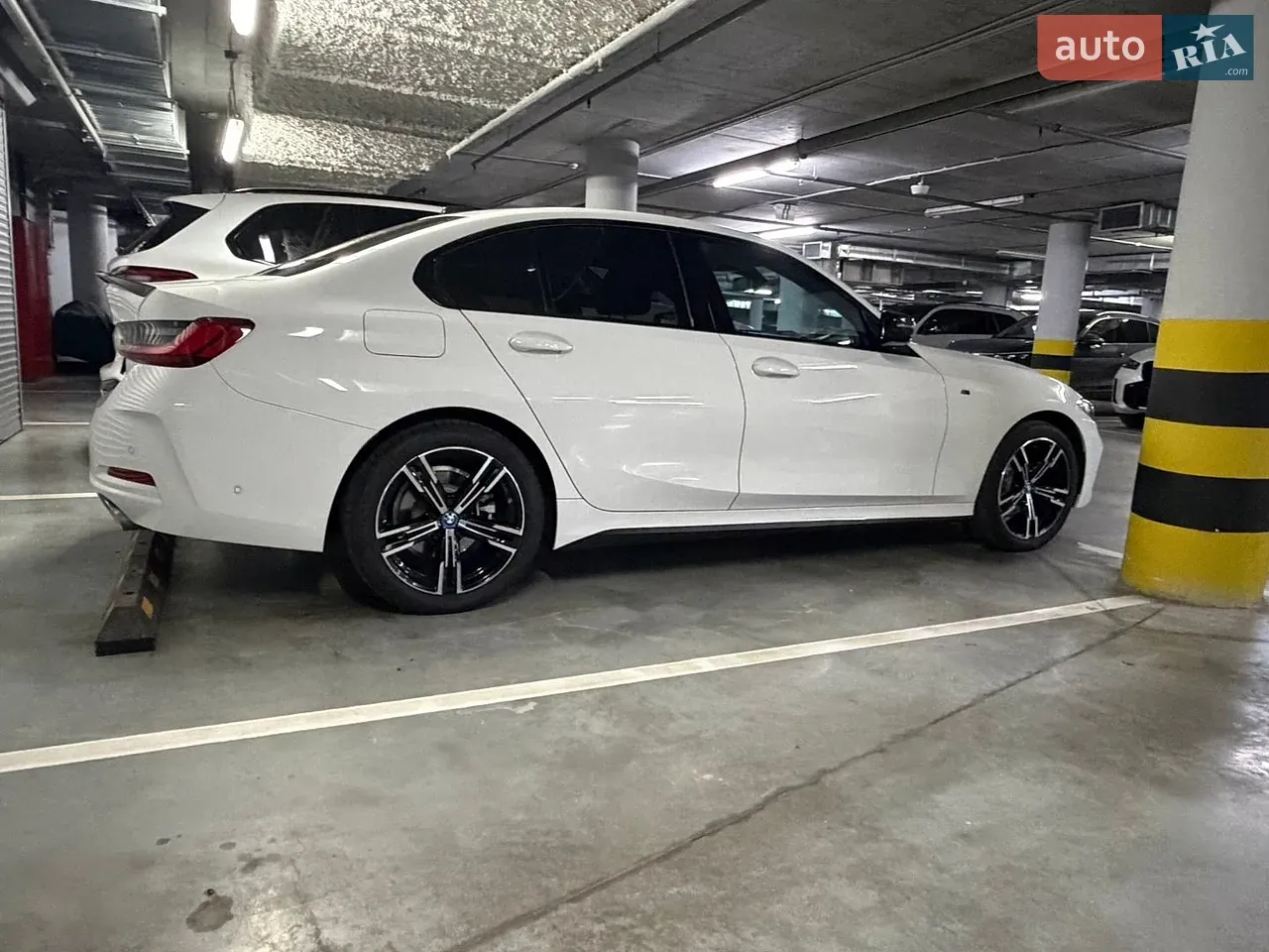 BMW 3 Series 2024 photo 3
