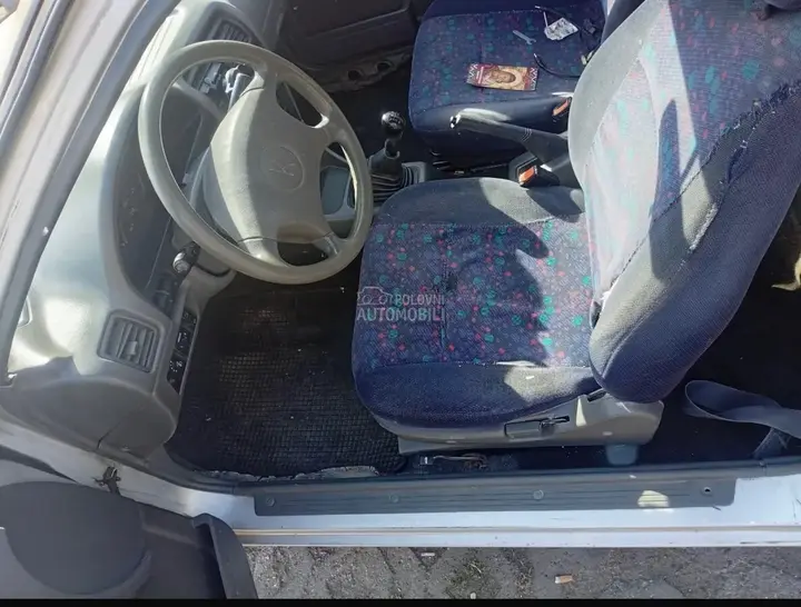 Suzuki Swift 2001 photo 3
