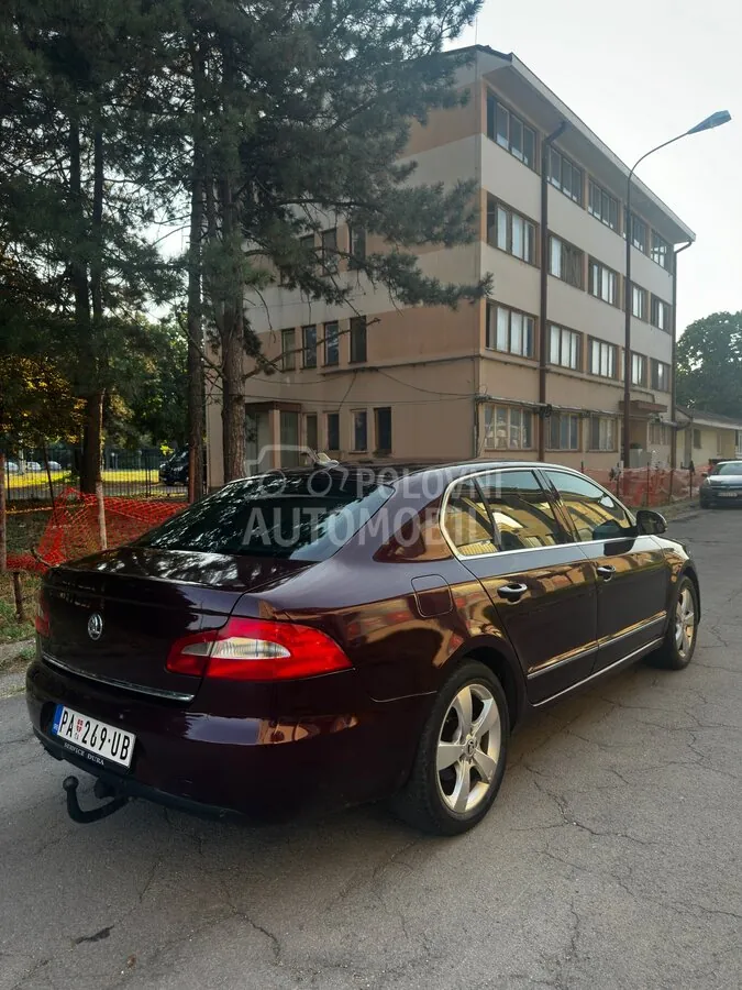 Skoda Superb 2009 photo 4