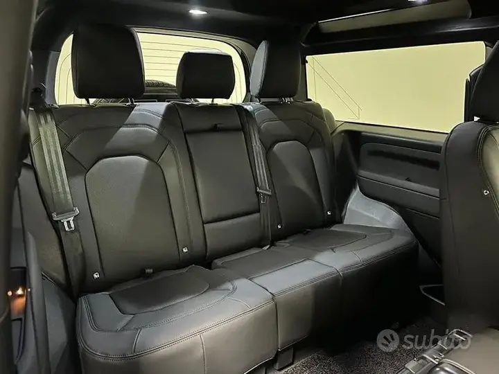Land Rover Defender 2025 photo 5