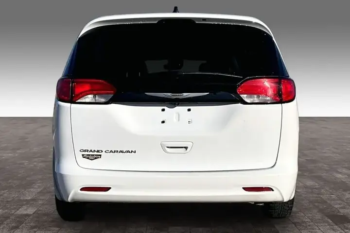 Chrysler Grand Caravan 2024 photo 4