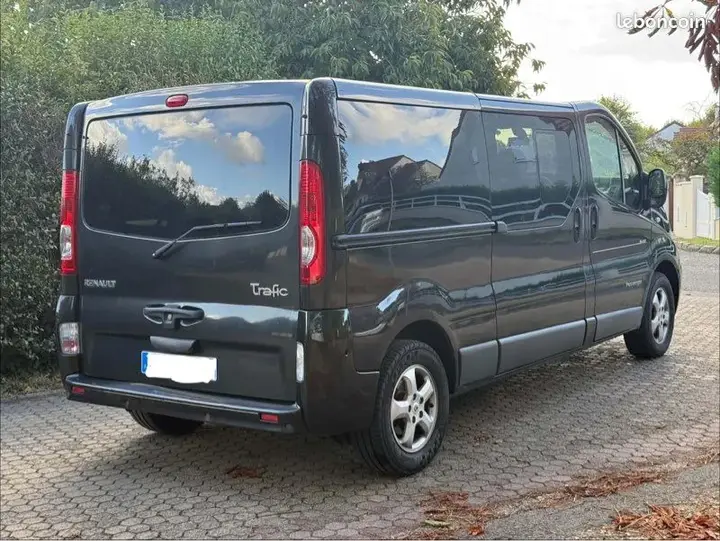 Renault Trafic 2012 photo 2