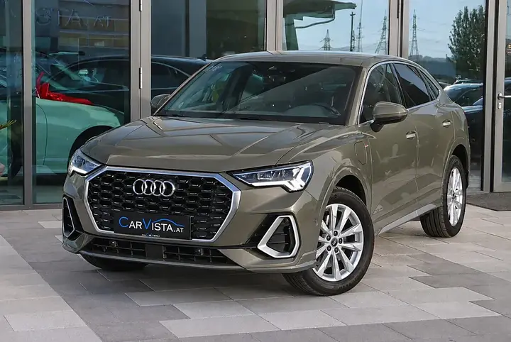 Audi Q3 2021 photo 2