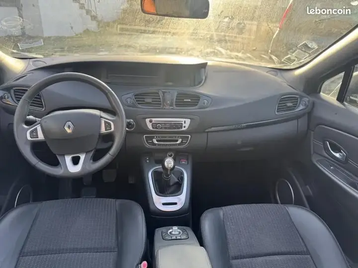 Renault Grand Scenic 2012 photo 3