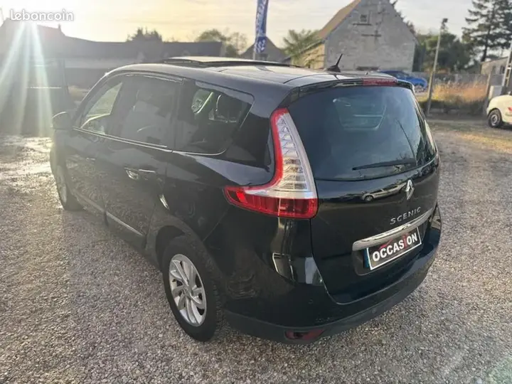 Renault Grand Scenic 2012 photo 2