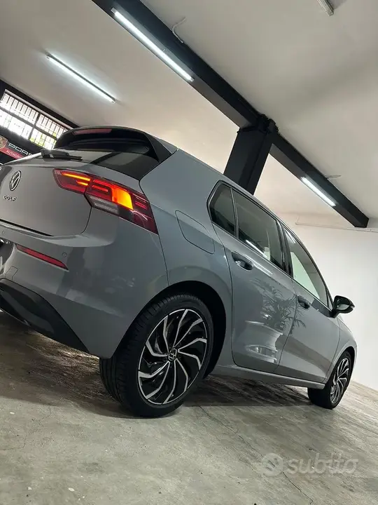 Volkswagen Golf 2023 photo 2
