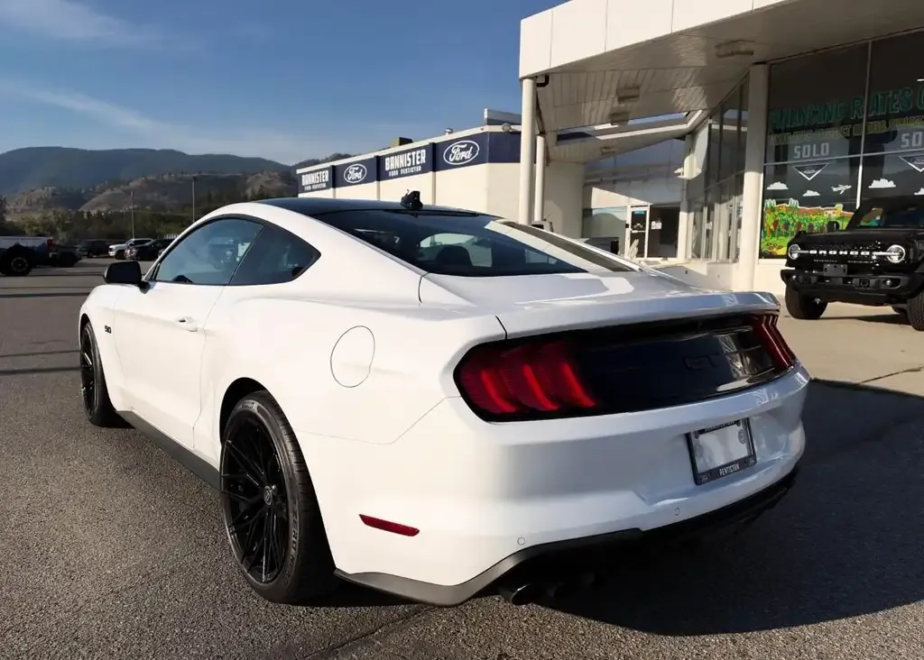 Ford Mustang 2022 photo 3