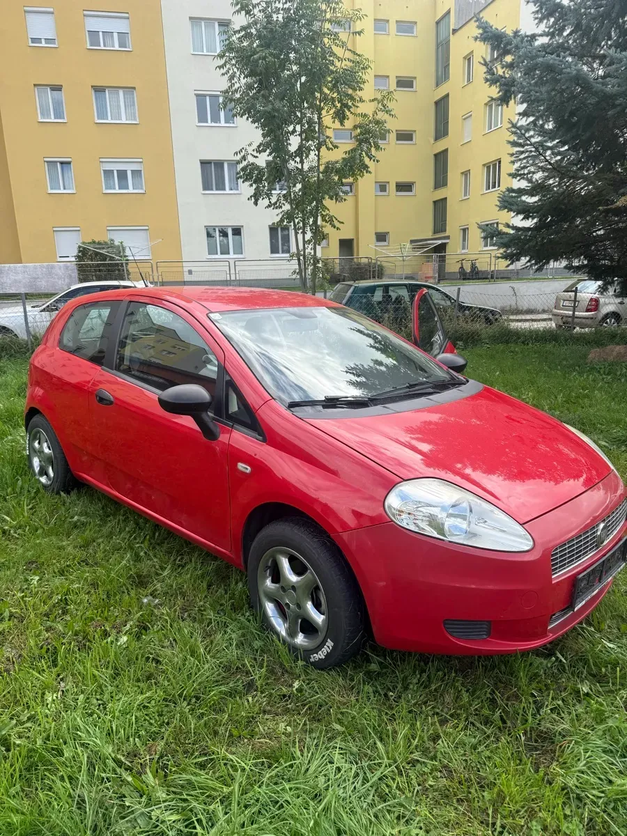 Fiat Punto 2009 photo 2
