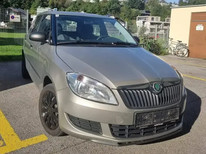 Skoda Fabia 2010 photo 3