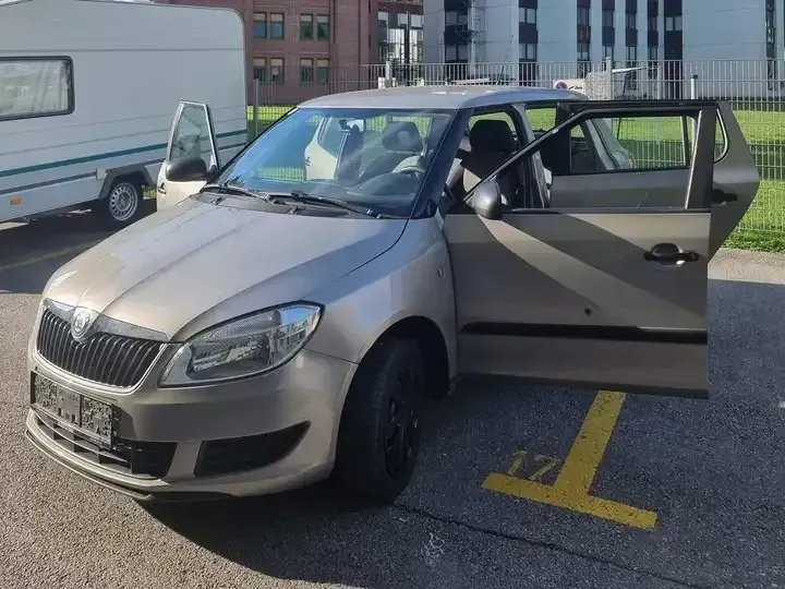 Skoda Fabia 2010 photo 2